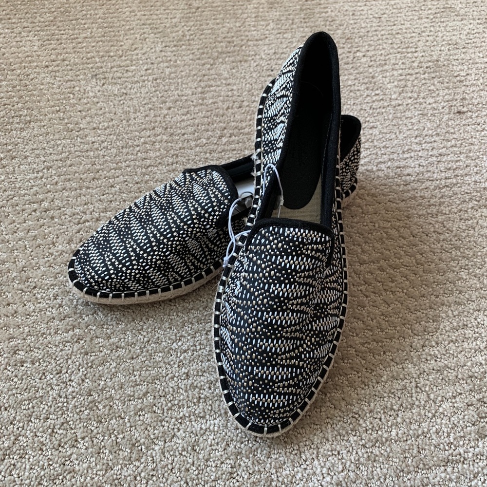 NWT universal thread black Carly espadrille flats